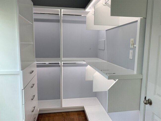 Building Photo - 320 Foundry Cir