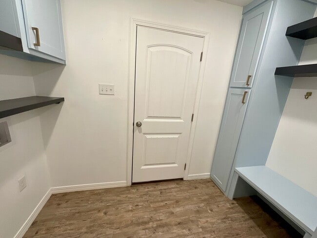 Building Photo - 4 Bed 3 bath 3 Car-Garage-Solar Panels-Move In Ready! Frenship ISD