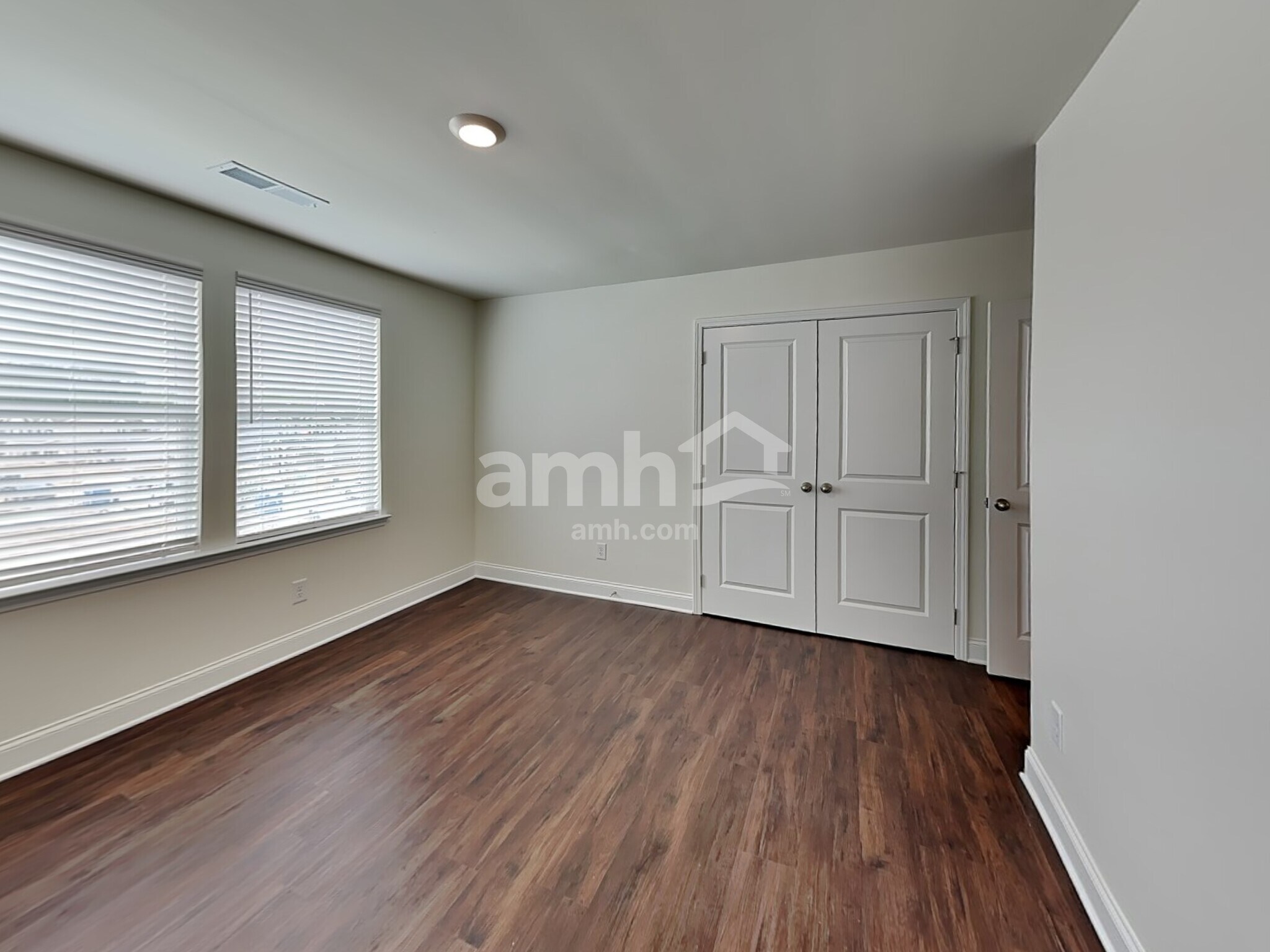 Building Photo - 2122 Windsor Park Ave