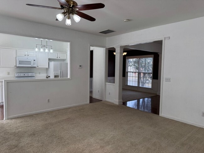 Building Photo - 3BR Townhome in Brentwood