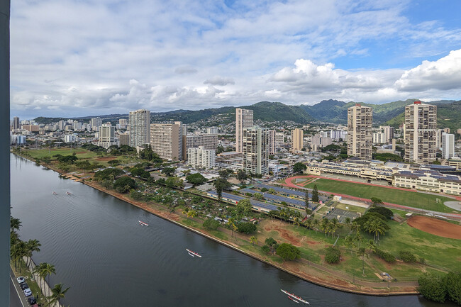 Building Photo - 2211 Ala Wai Blvd