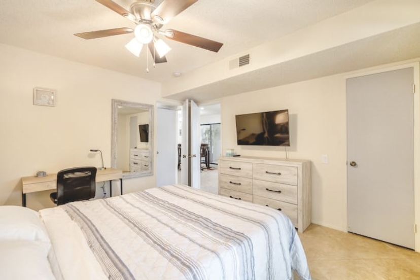 Building Photo - 351 N Hermosa Dr