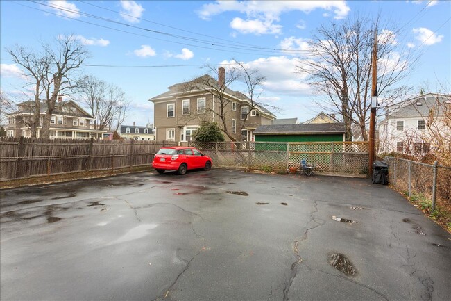 Building Photo - 30 Dane St