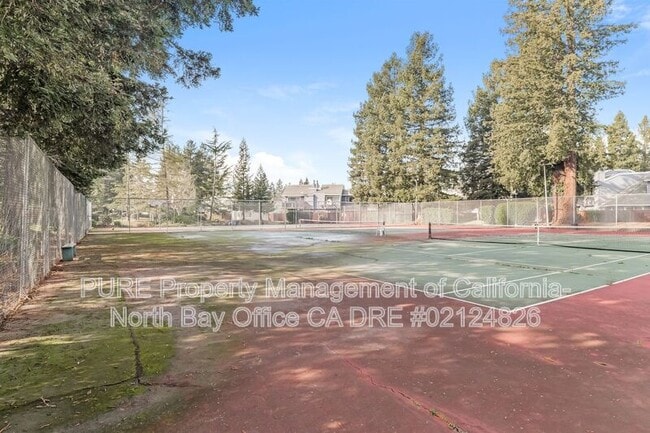 Building Photo - 629 Racquet Club Cir