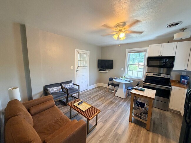 Building Photo - Midtown Bungalow