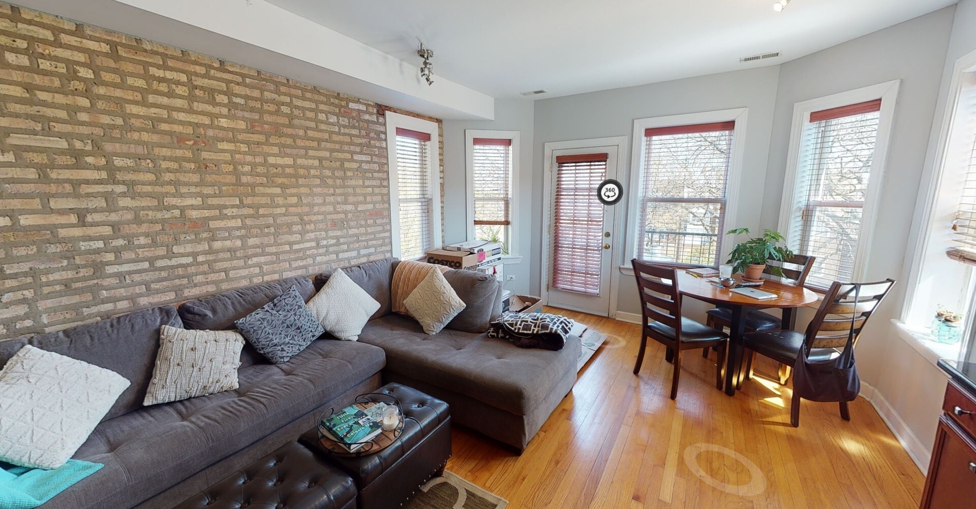 Building Photo - 2533 W Berwyn Ave