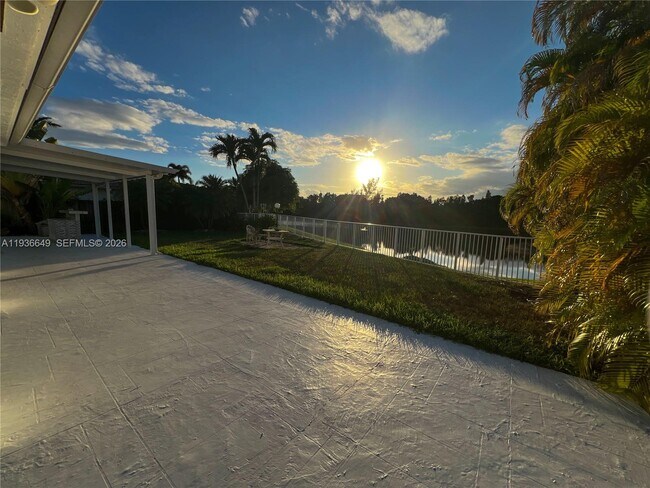 Building Photo - 3884 SW 150th Ct