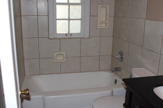 Building Photo - 2717 28th St