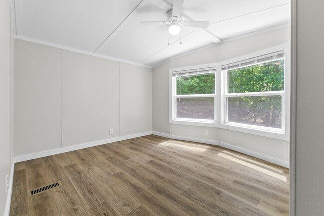 Building Photo - 206 Primrose Rd