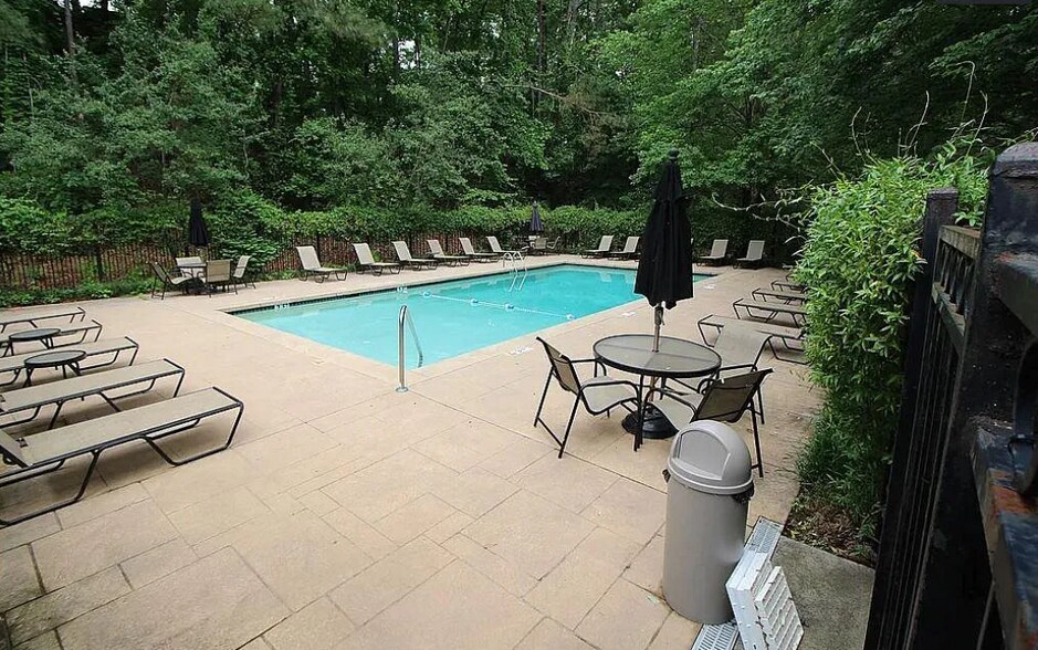 Building Photo - 3615 Essex Ave