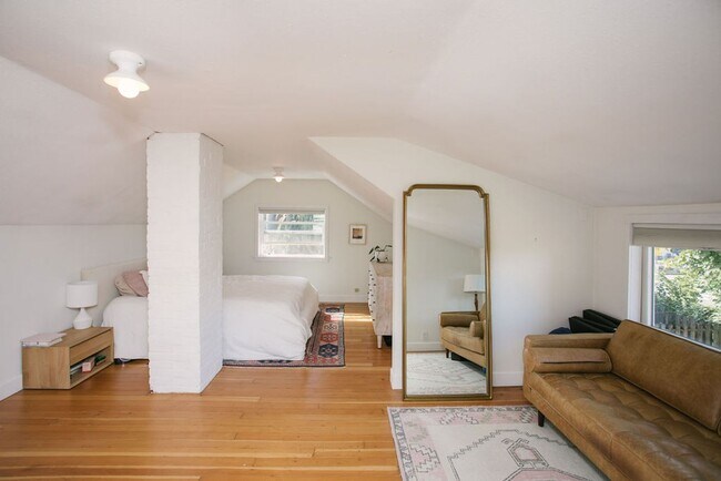 Building Photo - One of a kind house with on-site laundry, ...
