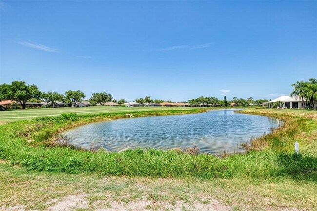 Building Photo - 549 Fallbrook Dr