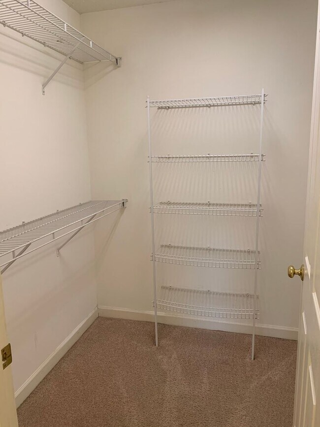 Building Photo - 1541SF 3BR 2.5BA