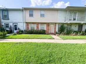 Building Photo - 12933 High Star Dr