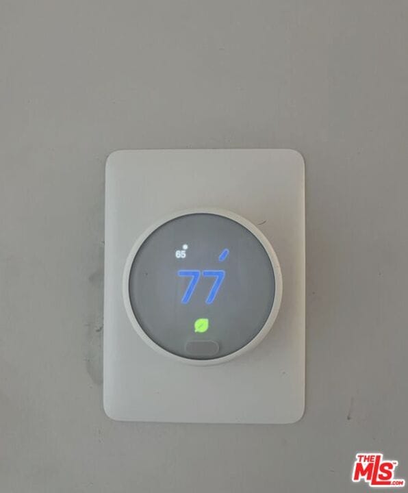 Building Photo - 3955 1/2 S Budlong Ave