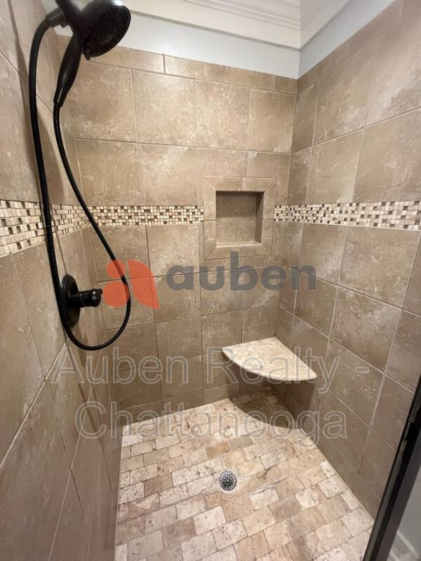 Building Photo - 7302 Klingler Ln