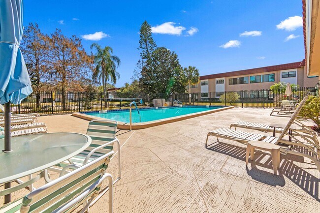 Building Photo - 1750 Belleair Forest Dr