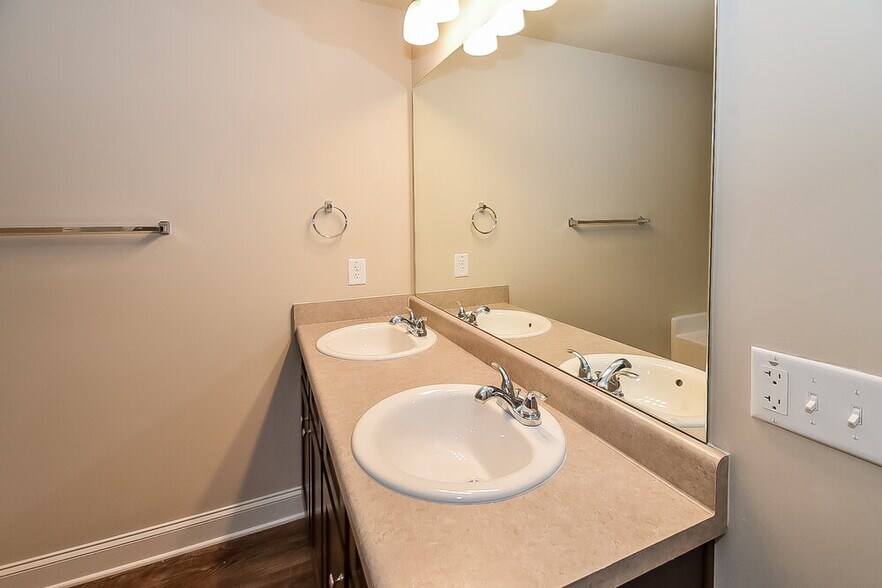 Building Photo - 279 Faron Dr