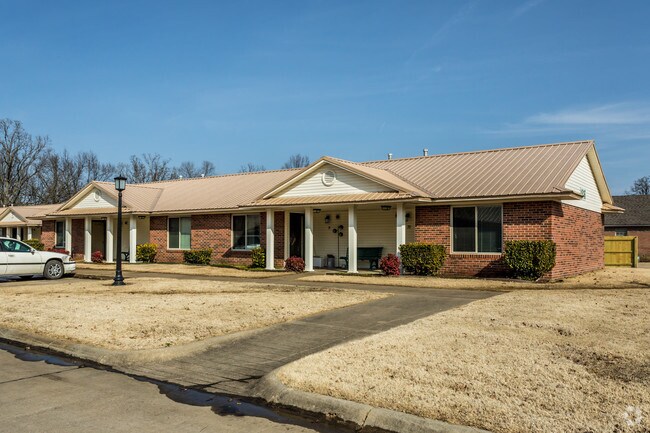 Primary Photo - East Oak Place Apartments
