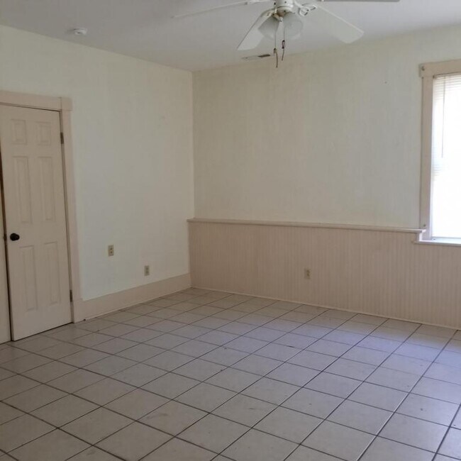 Building Photo - 2424 Birch Ave