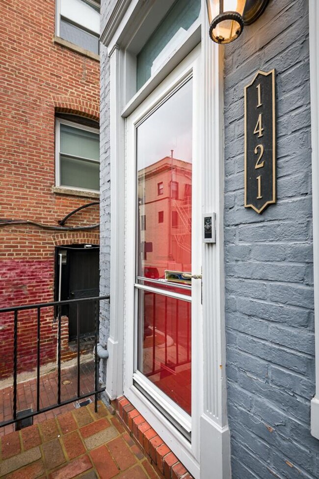 Building Photo - 1421 Hopkins St NW