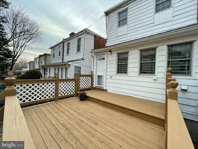 Building Photo - 303 S Olive St