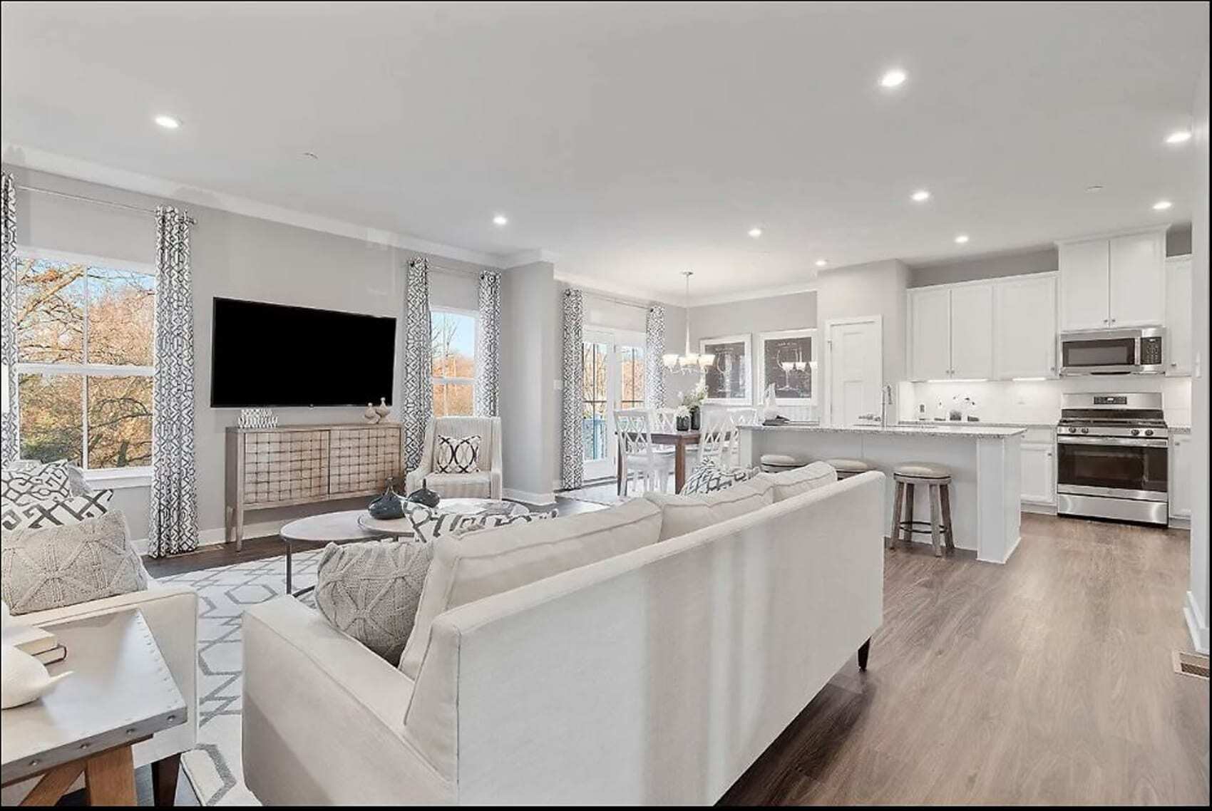 Building Photo - 300 Plaza Dr