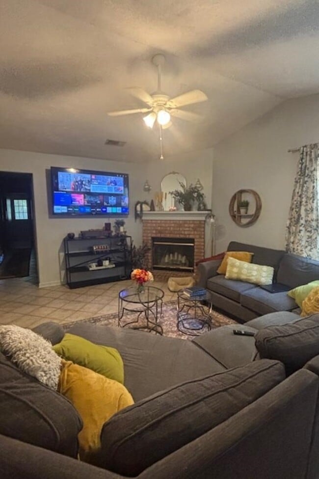 Building Photo - 1989 Gina Dr