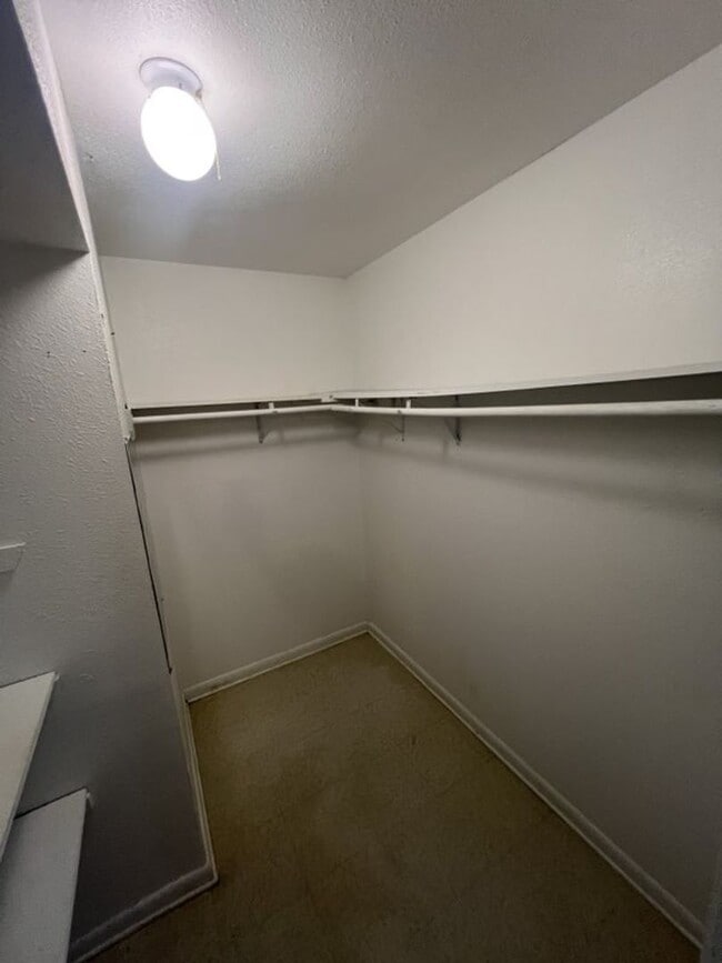 Building Photo - 2 bedroom, 2 bath apartments in Sherwood F...