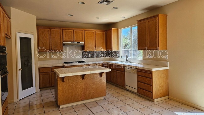 Building Photo - 2068 Eucalyptus Way