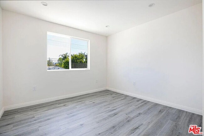 Building Photo - 6817 Bertrand Ave