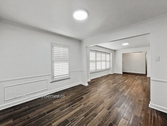 Building Photo - Beautiful 4-Bedroom Home with Modern Amenities / Pet-Friendly / Available Now!