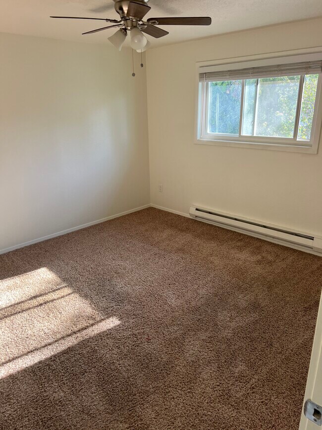 Building Photo - 1108 S Pond St