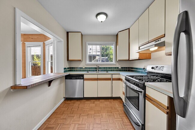 Building Photo - $1,750.00 - 2 Bedrooms, 1 Bathroom, Single...