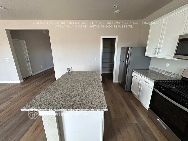 Building Photo - 970 Cascade Falls St