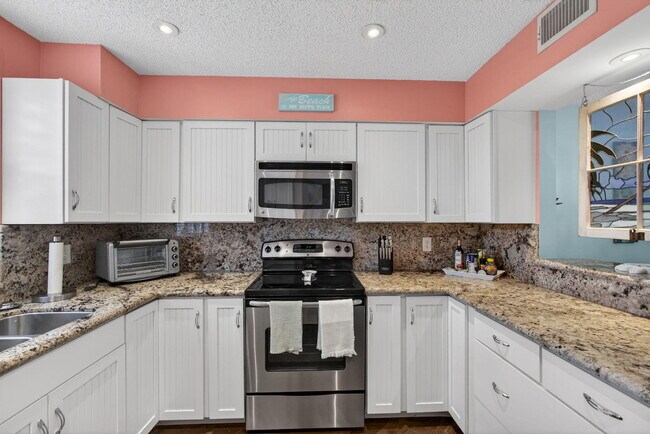 Building Photo - 1206 Mainsail Cir