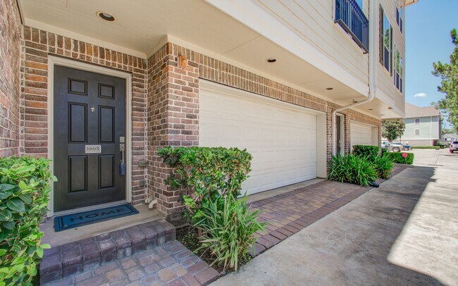 Building Photo - 3001 Murworth Dr
