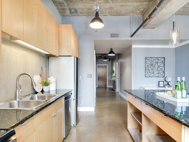 Building Photo - 710 Colorado St