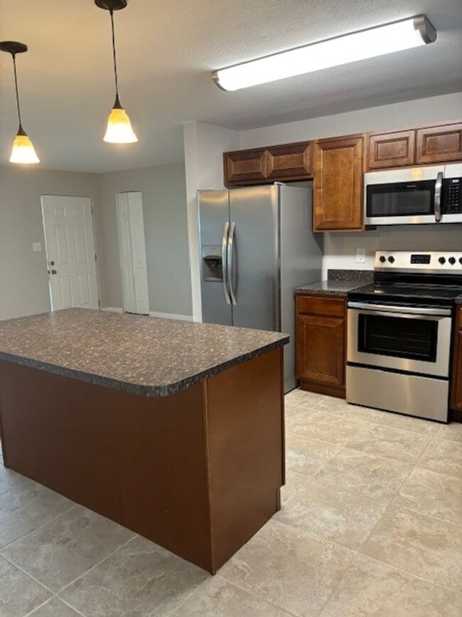 Building Photo - Must See! Renovated 3/2 Block Home Close To River! Water and Lawn Care Included