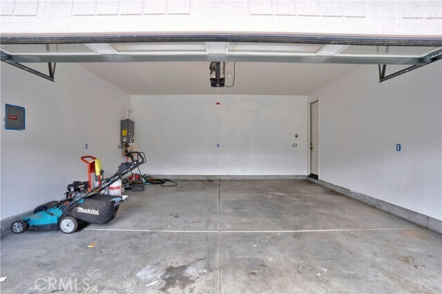 Building Photo - 574 Feeder St