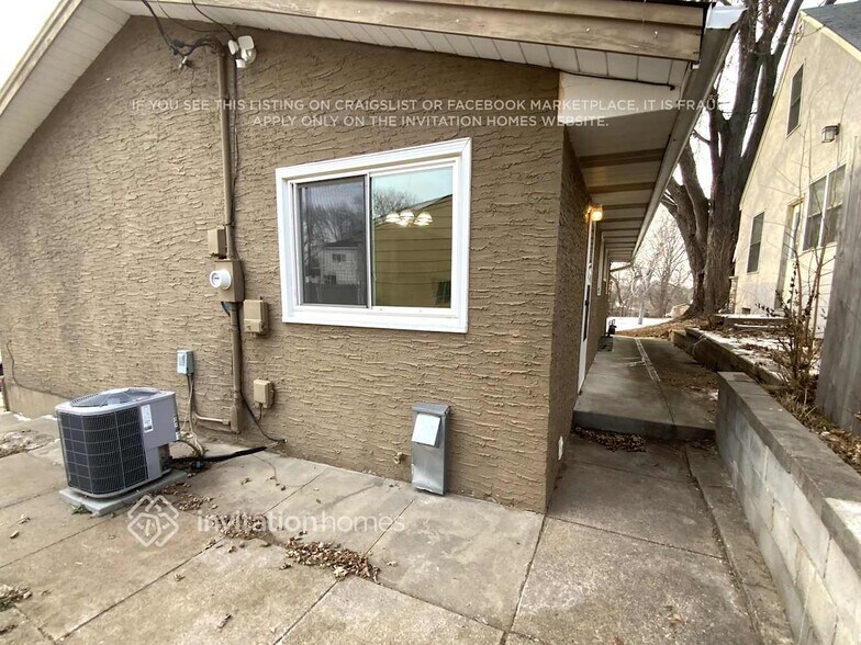 Building Photo - 401 42nd Ave NE