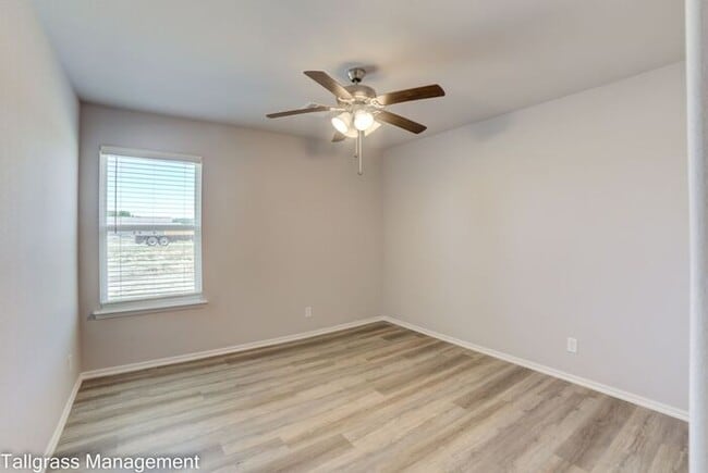 Building Photo - 4/2/2 in Broken Arrow!