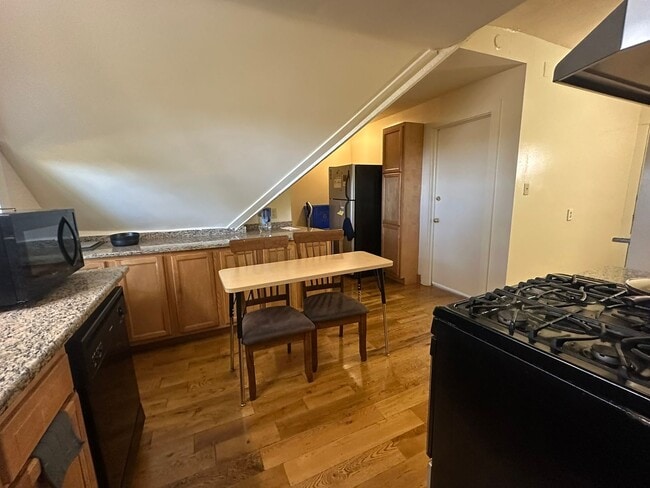 Building Photo - 113 Comstock Pl