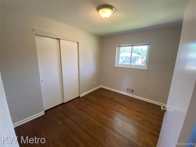 Building Photo - 604 Lerner Ave