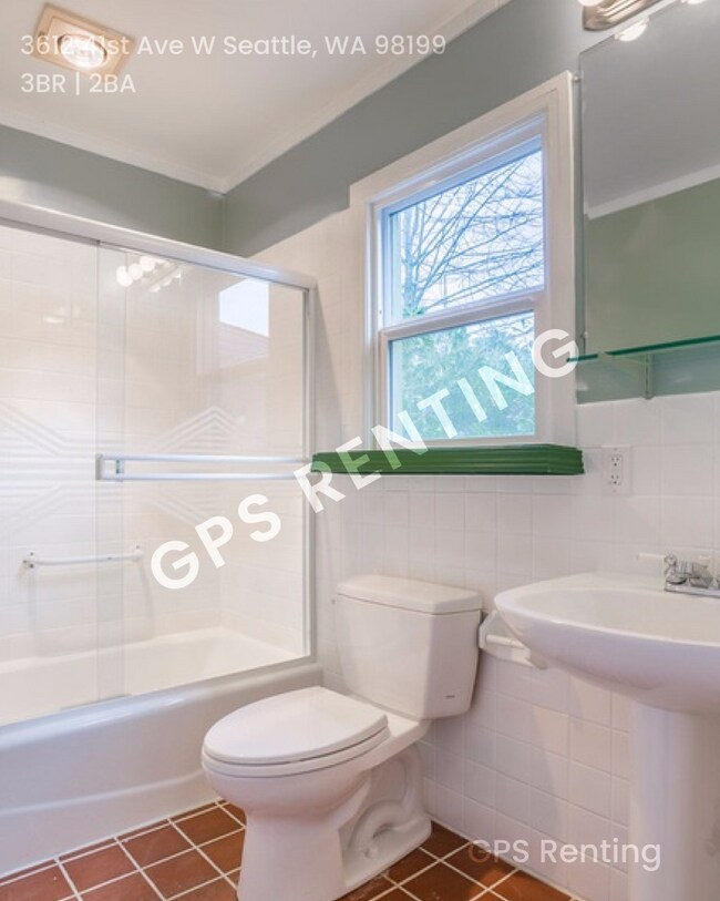 Building Photo - Urban oasis 3 bed updated 1939 Cape Cod home