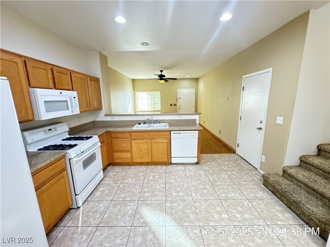 Building Photo - 11143 African Sunset St