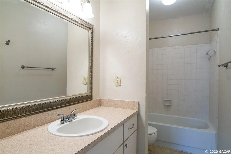 Building Photo - 4411 SW 34th St