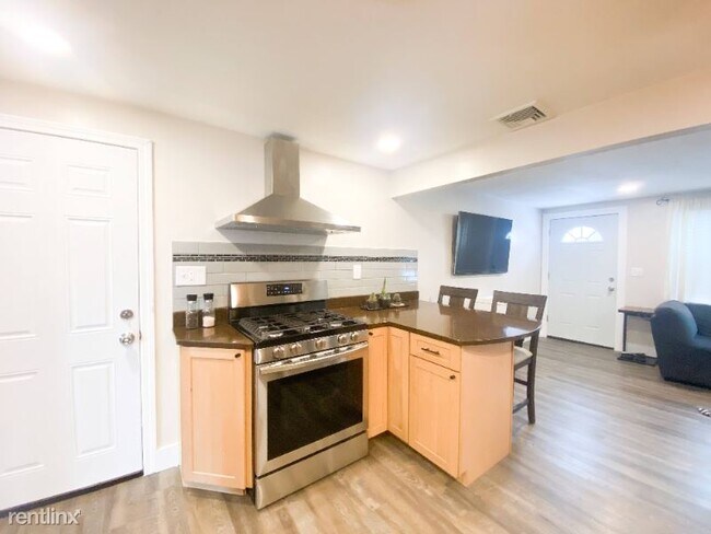 Building Photo - 2 br, 2 bath Townhome - 22 Neillian Way