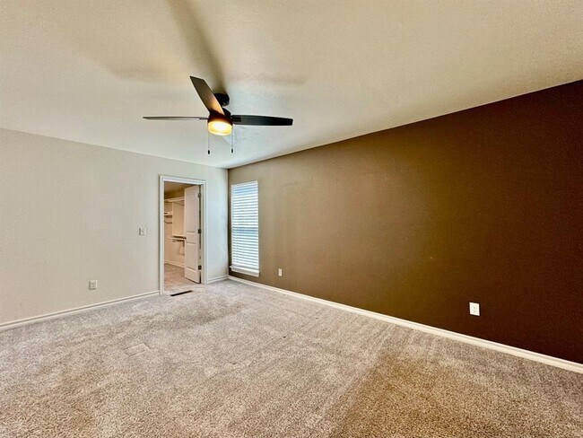 Building Photo - 308 N Lockeport Dr