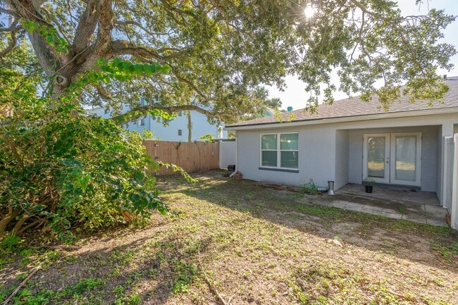 Building Photo - Charming 3-Bedroom Home Just 3 Blocks from...